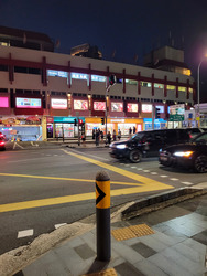Holland Road Shopping Centre (D10), Retail #477084761